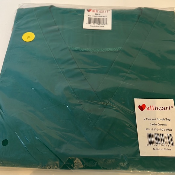 Scrub top bundle - Picture 3 of 5